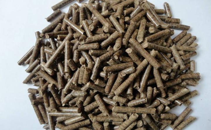 秸稈、鋸末、廢木頭等秸稈顆粒機(jī)加工成顆粒狀的生物質(zhì)燃料